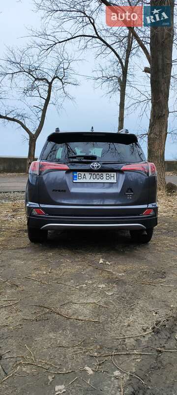 Внедорожник / Кроссовер Toyota RAV4 2017 в Светловодске