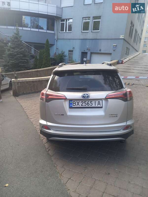 Позашляховик / Кросовер Toyota RAV4 2016 в Києві фото 3 Позашляховик / Кросовер Toyota RAV4 2016 в Києві