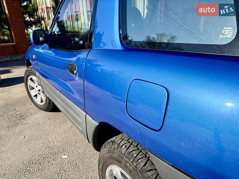 Позашляховик / Кросовер Toyota RAV4 1995 в Одесі