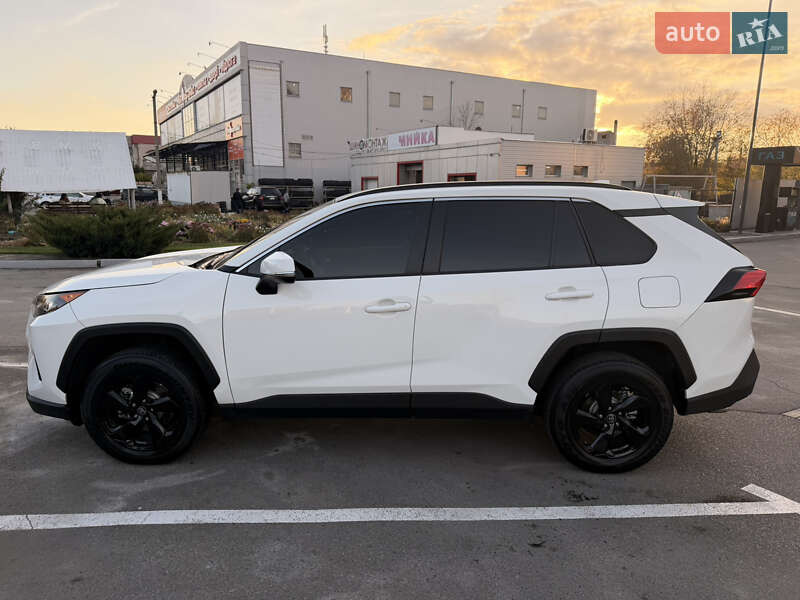 Внедорожник / Кроссовер Toyota RAV4 2019 в Днепре
