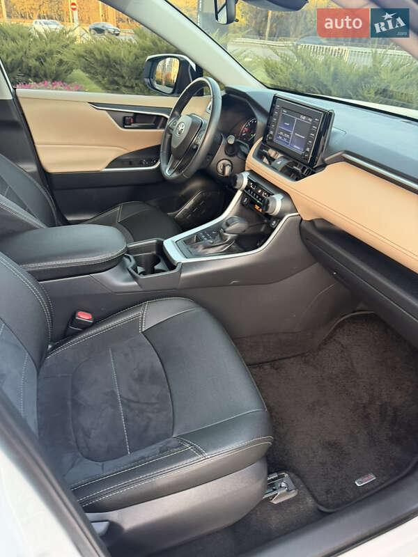 Внедорожник / Кроссовер Toyota RAV4 2019 в Днепре