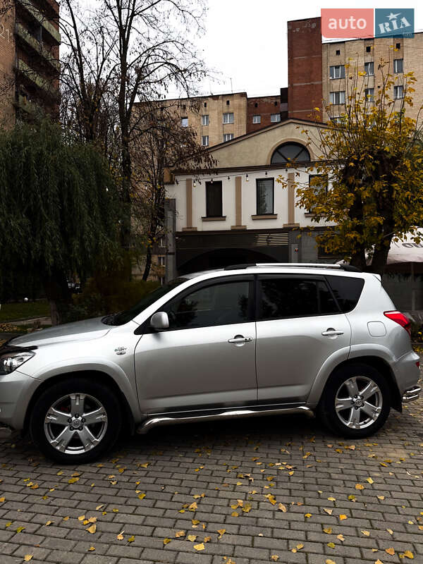 Внедорожник / Кроссовер Toyota RAV4 2006 в Каменец-Подольском