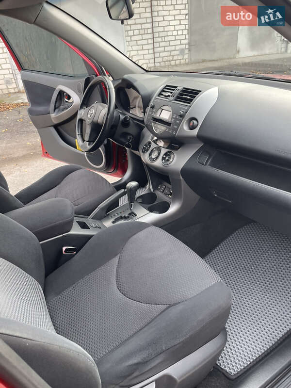 Внедорожник / Кроссовер Toyota RAV4 2006 в Кременчуге