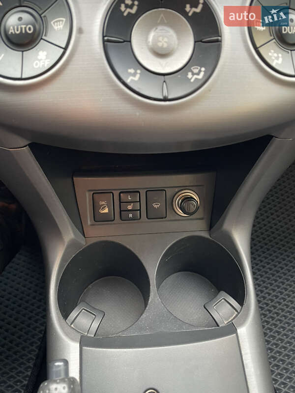 Внедорожник / Кроссовер Toyota RAV4 2006 в Кременчуге