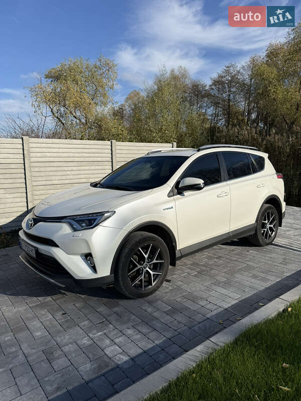 Внедорожник / Кроссовер Toyota RAV4 2017 в Кременчуге