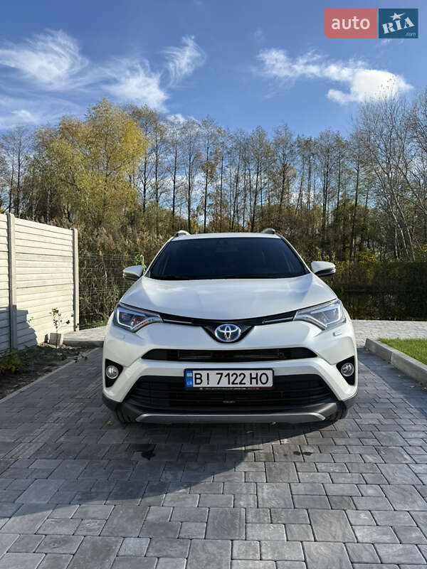Внедорожник / Кроссовер Toyota RAV4 2017 в Кременчуге