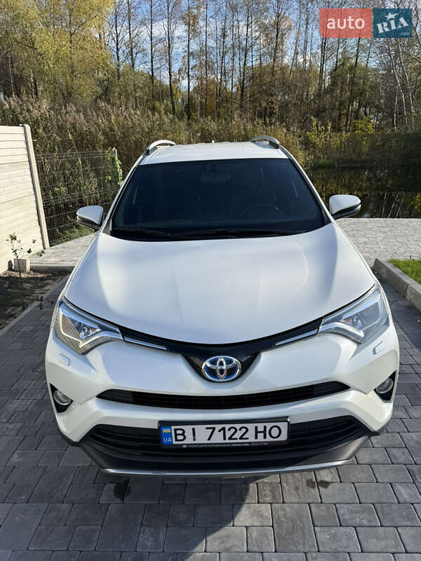 Внедорожник / Кроссовер Toyota RAV4 2017 в Кременчуге