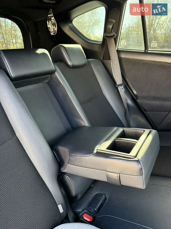 Внедорожник / Кроссовер Toyota RAV4 2017 в Кременчуге