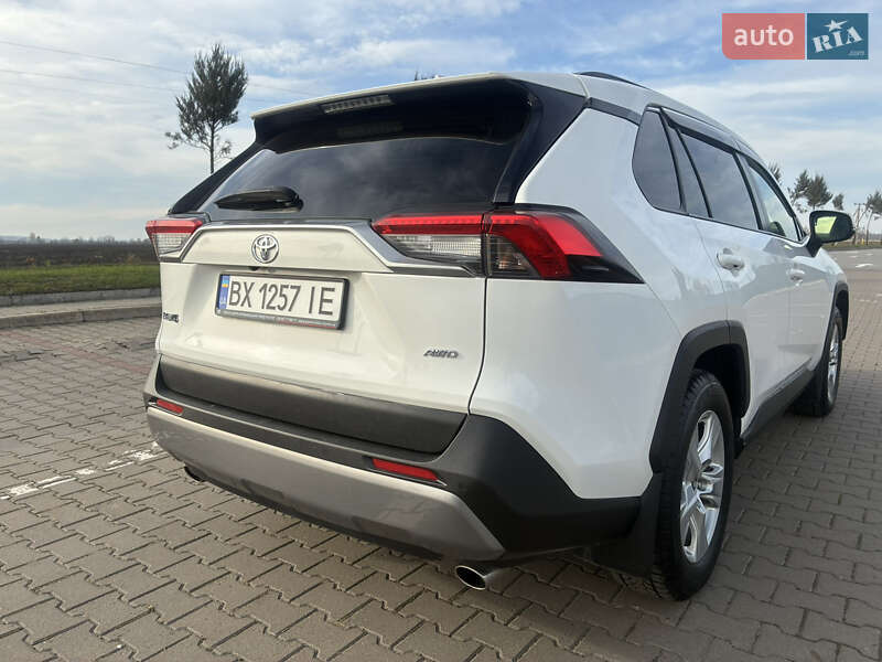 Позашляховик / Кросовер Toyota RAV4 2020 в Красилові