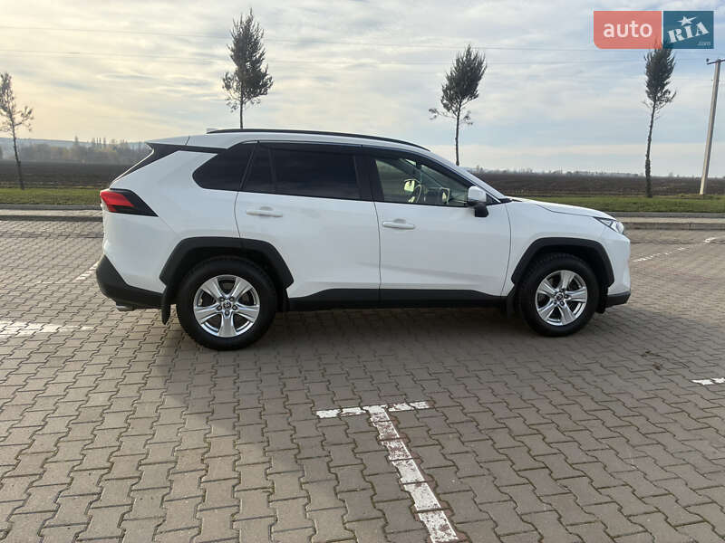 Позашляховик / Кросовер Toyota RAV4 2020 в Красилові