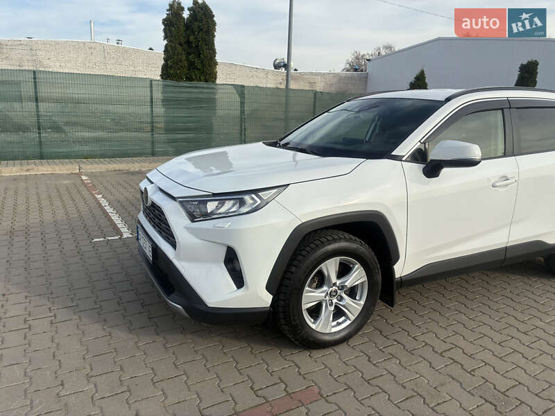 Позашляховик / Кросовер Toyota RAV4 2020 в Красилові