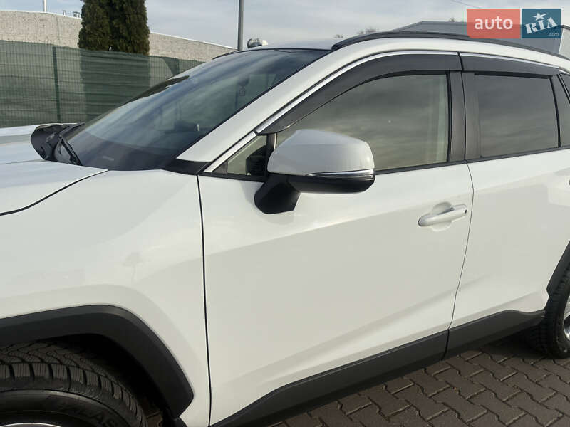 Позашляховик / Кросовер Toyota RAV4 2020 в Красилові