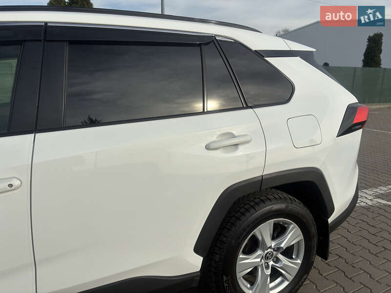 Позашляховик / Кросовер Toyota RAV4 2020 в Красилові