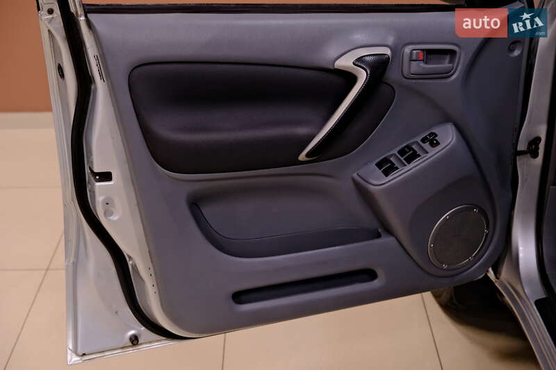 Позашляховик / Кросовер Toyota RAV4 2001 в Одесі