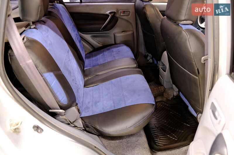 Позашляховик / Кросовер Toyota RAV4 2001 в Одесі