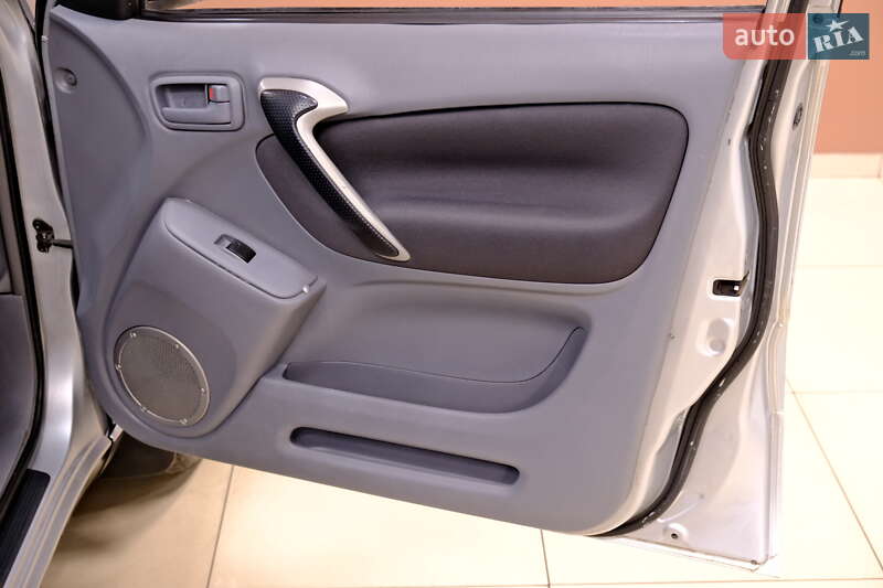 Позашляховик / Кросовер Toyota RAV4 2001 в Одесі