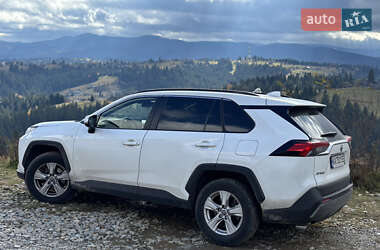 Внедорожник / Кроссовер Toyota RAV4 2021 в Харькове