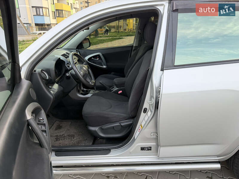 Внедорожник / Кроссовер Toyota RAV4 2006 в Борисполе