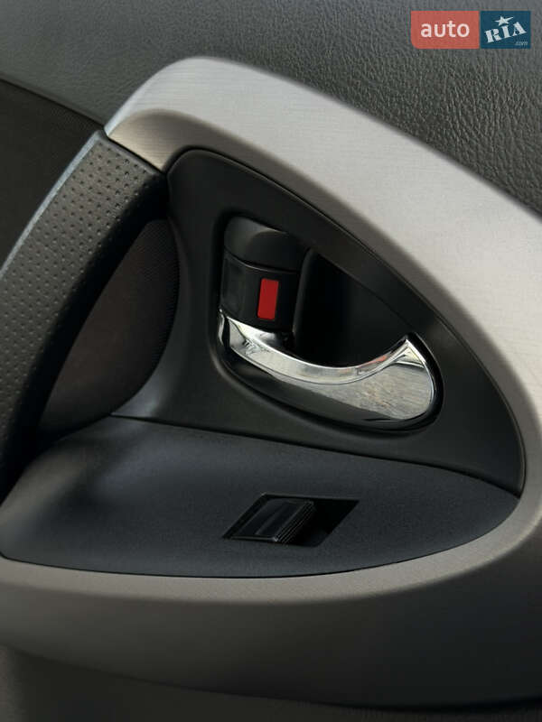 Внедорожник / Кроссовер Toyota RAV4 2006 в Борисполе