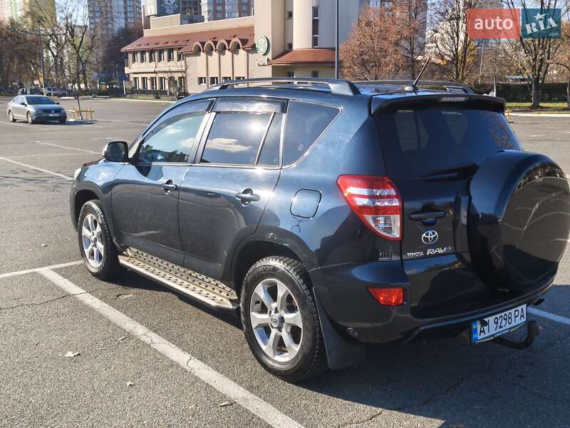 Позашляховик / Кросовер Toyota RAV4 2011 в Броварах