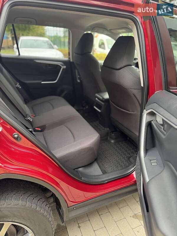 Позашляховик / Кросовер Toyota RAV4 2018 в Києві фото 19 Позашляховик / Кросовер Toyota RAV4 2018 в Києві