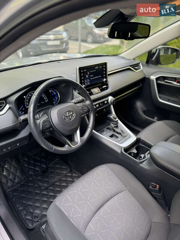 Внедорожник / Кроссовер Toyota RAV4 2020 в Днепре фото 12 Внедорожник / Кроссовер Toyota RAV4 2020 в Днепре