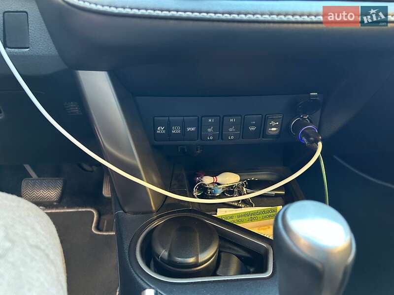 Внедорожник / Кроссовер Toyota RAV4 2017 в Киеве фото 37 Внедорожник / Кроссовер Toyota RAV4 2017 в Киеве