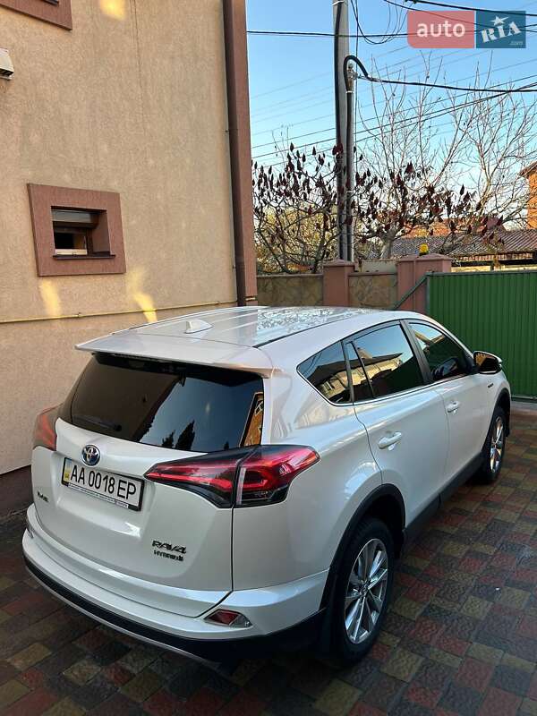 Внедорожник / Кроссовер Toyota RAV4 2017 в Киеве фото 3 Внедорожник / Кроссовер Toyota RAV4 2017 в Киеве