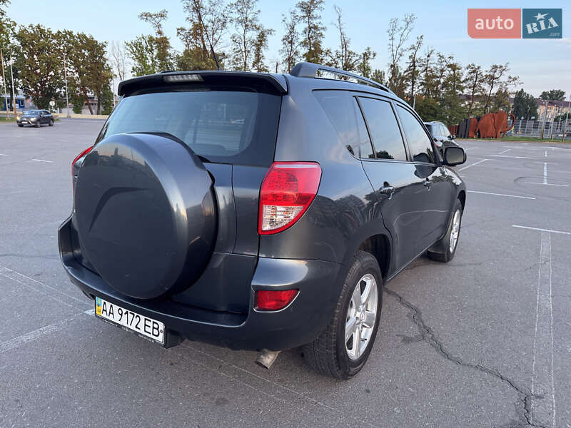 Внедорожник / Кроссовер Toyota RAV4 2006 в Киеве