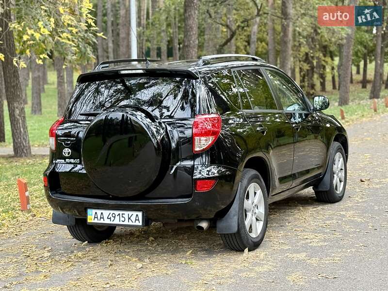 Внедорожник / Кроссовер Toyota RAV4 2007 в Киеве