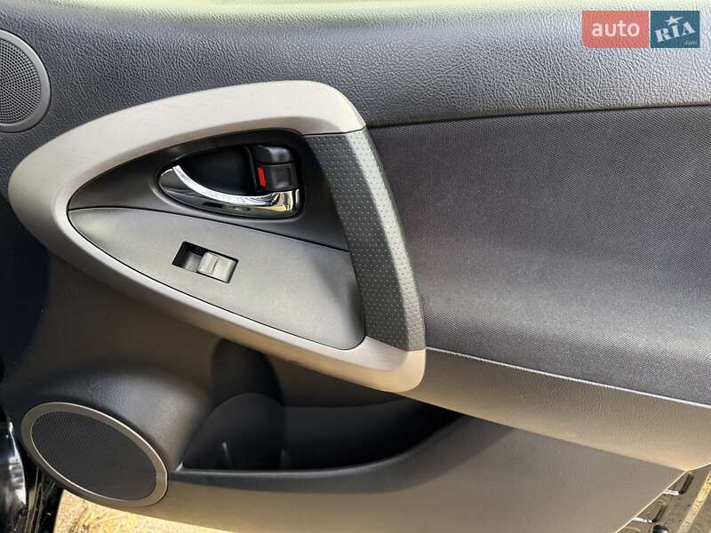 Внедорожник / Кроссовер Toyota RAV4 2007 в Киеве