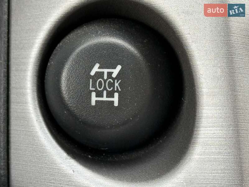 Внедорожник / Кроссовер Toyota RAV4 2007 в Киеве