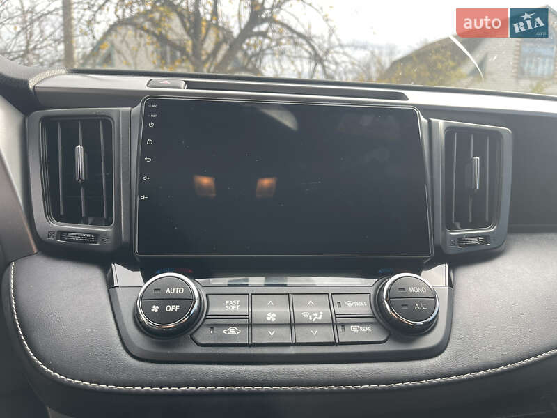 Внедорожник / Кроссовер Toyota RAV4 2017 в Новой Водолаге