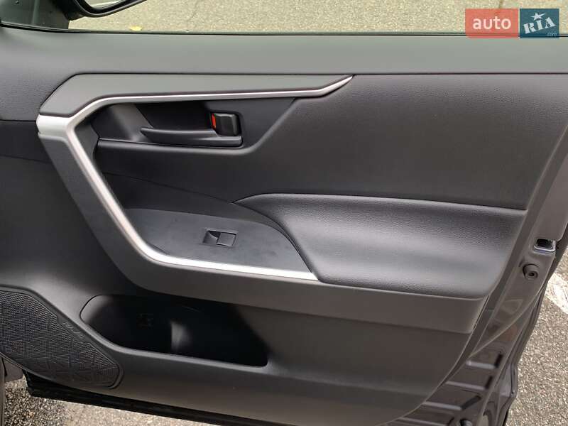 Внедорожник / Кроссовер Toyota RAV4 2020 в Киеве фото 16 Внедорожник / Кроссовер Toyota RAV4 2020 в Киеве