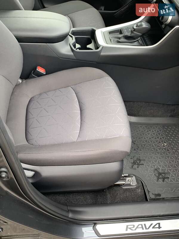 Внедорожник / Кроссовер Toyota RAV4 2020 в Киеве фото 25 Внедорожник / Кроссовер Toyota RAV4 2020 в Киеве