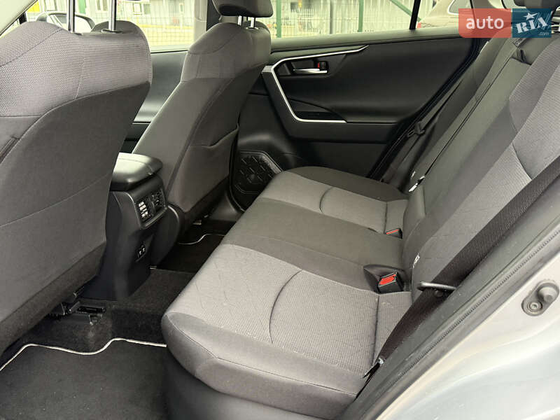 Внедорожник / Кроссовер Toyota RAV4 2019 в Киеве фото 15 Внедорожник / Кроссовер Toyota RAV4 2019 в Киеве