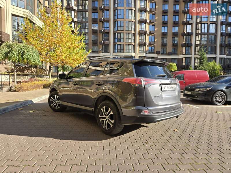 Внедорожник / Кроссовер Toyota RAV4 2016 в Киеве