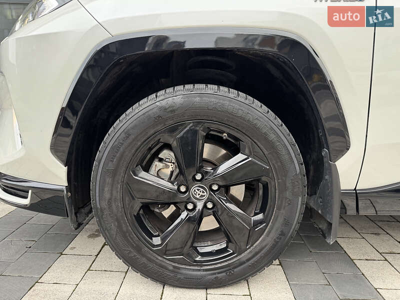 Внедорожник / Кроссовер Toyota RAV4 2019 в Львове