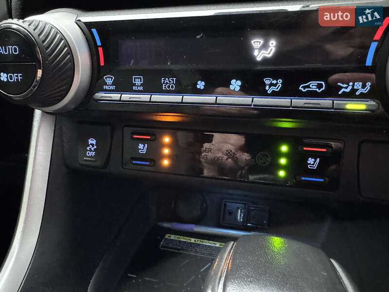 Внедорожник / Кроссовер Toyota RAV4 2019 в Львове