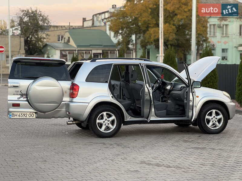 Позашляховик / Кросовер Toyota RAV4 2003 в Одесі