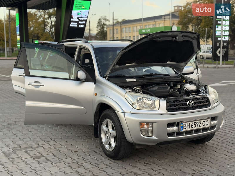 Позашляховик / Кросовер Toyota RAV4 2003 в Одесі