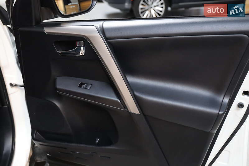 Внедорожник / Кроссовер Toyota RAV4 2017 в Луцке фото 37 Внедорожник / Кроссовер Toyota RAV4 2017 в Луцке