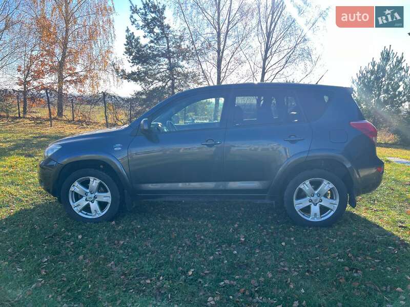Позашляховик / Кросовер Toyota RAV4 2006 в Новояворівську