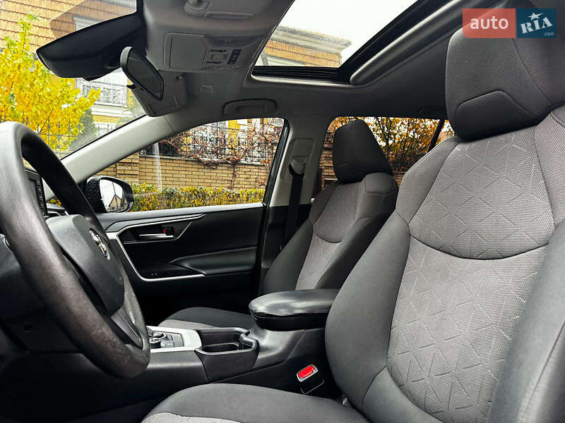 Внедорожник / Кроссовер Toyota RAV4 2019 в Киеве фото 28 Внедорожник / Кроссовер Toyota RAV4 2019 в Киеве
