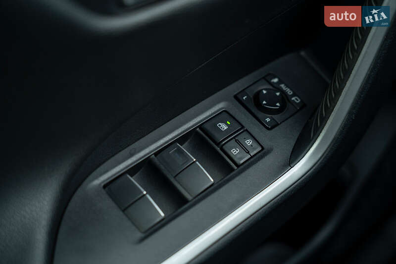 Внедорожник / Кроссовер Toyota RAV4 2019 в Черновцах