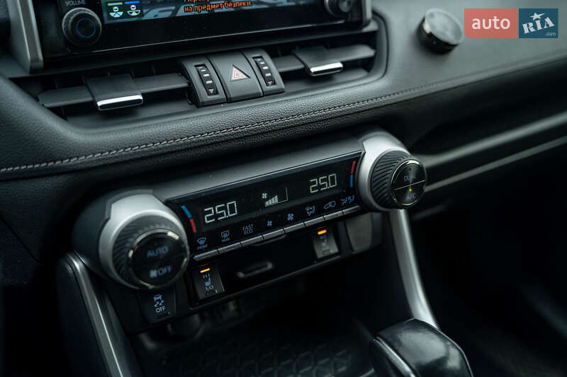 Внедорожник / Кроссовер Toyota RAV4 2019 в Черновцах