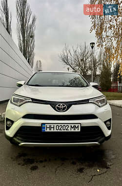 Внедорожник / Кроссовер Toyota RAV4 2015 в Киеве