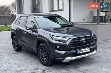 Позашляховик / Кросовер Toyota RAV4 2023 в Рівному