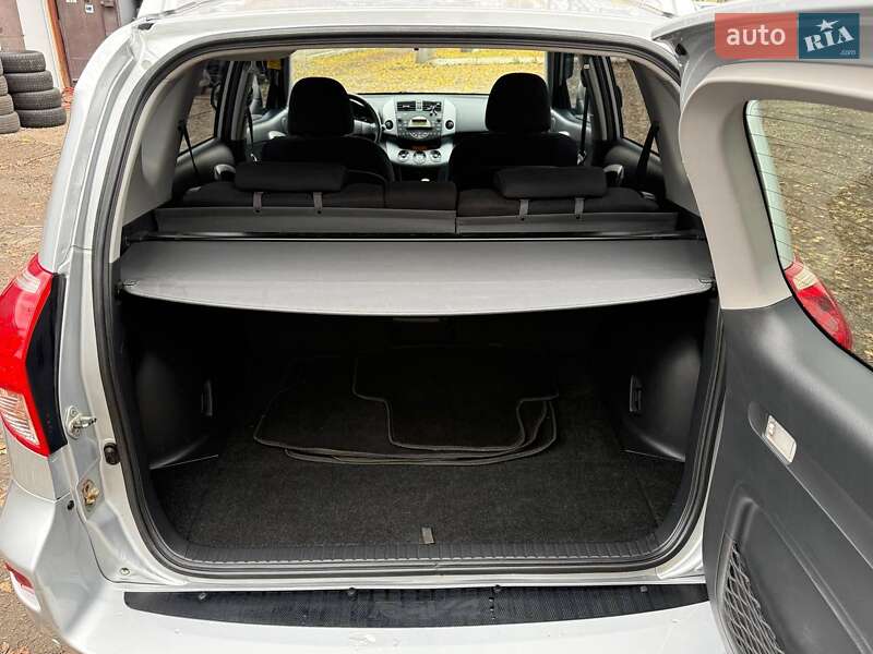 Внедорожник / Кроссовер Toyota RAV4 2008 в Харькове