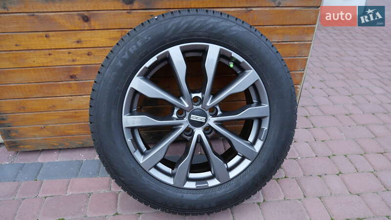 Позашляховик / Кросовер Toyota RAV4 2020 в Львові